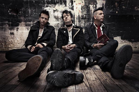 THE LIVING END、新曲「Song For The Lonely」のMusic Videoを公開！