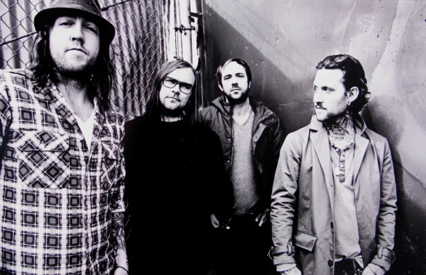 THE USED、最新作『Vulnerable』収録曲「Put Me Out」のリリック・ビデオを公開！