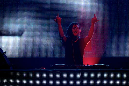 EDMモンスター、SKRILLEXがFUJI ROCK2013に出演決定！ヘッドライナーとしてCUREも発表！