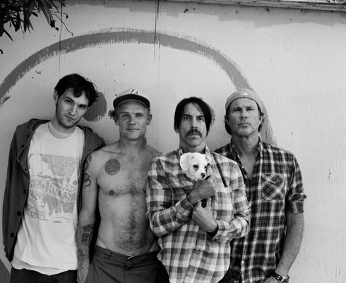 RED HOT CHILI PEPPERS、全世界注目の「Look Around」PV世界同時公開 ...
