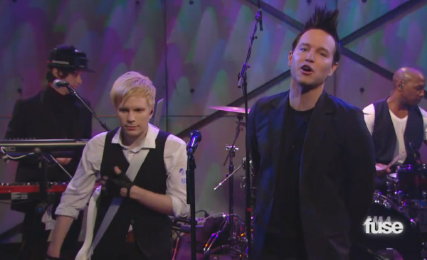 Patrick Stump Ex Fall Out Boy Mark Hoppus Blink 1 の音楽番組に出演 ライヴ映像が公開に 激ロック ニュース