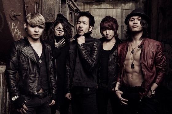 Crossfaithのドラマー、Tatsuya AmanoがVans Warped Tourにて行われた