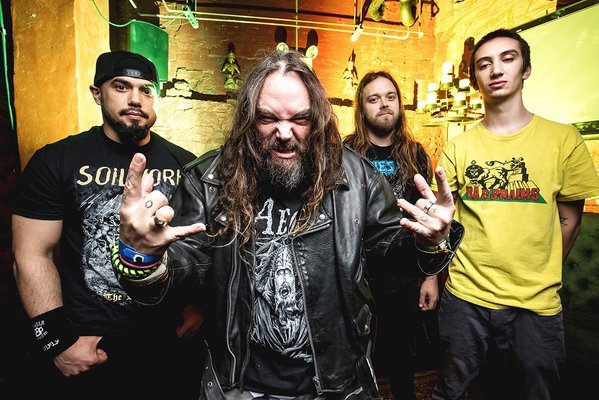 SOULFLY、5thアルバム『Dark Ages』より「Carved Inside」のパフォーマンス映像公開！ 