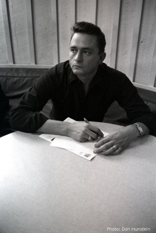 故Chris Cornell（SOUNDGARDEN）生前最後の録音のうちの1曲を収録！Johnny Cash未発表詩集アルバム『Johnny Cash: Forever Words』4/25リリース決定！