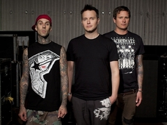 BLINK-182のTravisが豪華客船クイーン・メリー2でUKへ出発！？航海の模様をtwitterで中継中！