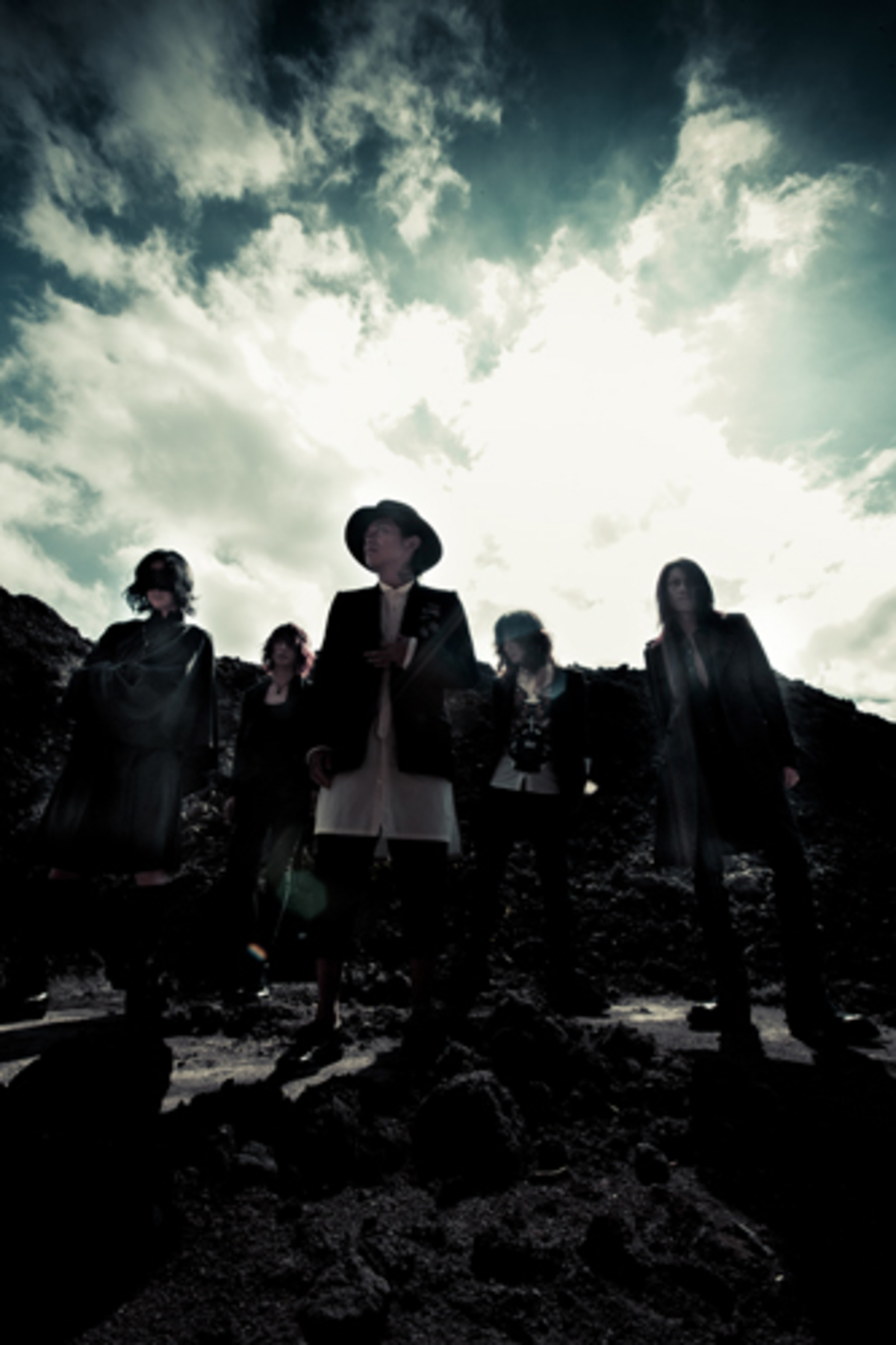 待望のニュー・シングル『輪郭』をリリースしたDIR EN GREYの