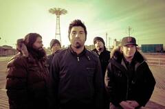 DEFTONES、新作を11月にリリース決定！なんと、新作のアルバム・タイトルは『恋の予感（原題:KOI NO YOKAN）』！