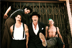 RED HOT CHILI PEPPERS、カヴァーEPのジャケットが到着！