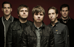 SILVERSTEIN、最新作『Short Songs』より圧巻のライヴ・パフォーマンスを収録したMV「SOS」を公開！