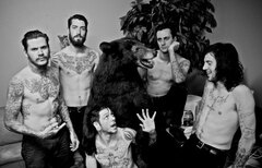 THE DEVIL WEARS PRADA、6/26リリースのライヴDVD＆CD『Dead&Alive』の詳細を発表！