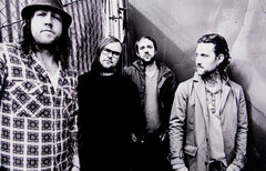 THE USED、最新作『Vulnerable』収録曲「I Come Alive」と「Put Me Out」のアコースティック・バージョンを公開！