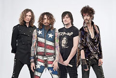 THE DARKNESS、7年振りのオリジナル・アルバム『Hot Cakes』から「Every Inch of You」のリリック・ビデオを公開！