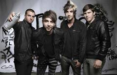 ALL TIME LOW、フィラデルフィアにてアコースティック・インストア・ライヴを実施。「Weightless」を含む5曲が熱心なファンにより公開に。