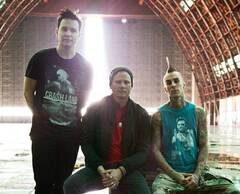 BLINK-182、クリスマスに新作EPをリリースすることを明らかに！