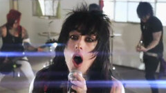 Ronnie Radke（ex. ESCAPE THE FATE）率いるFALLING IN REVERSE、新PV「I'm Not A Vampire」を公開！