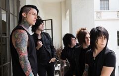 FALLING IN REVERSE、ファンから集めたアート・ワークを素材にした最新リリック・ビデオ「Keep holding On」を公開！