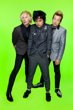 GREEN DAYのBillie Joe、US人気TV番組「The Voice」にてChristina Aguileraの助っ人役に任命！？2人のハイテンションな対談も公開！