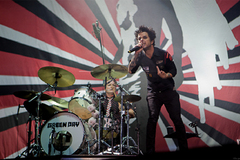 GREEN DAY、Newリリースのタイトルはファンの呼びかけから