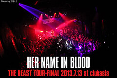 HER NAME IN BLOODのライヴ・レポートを公開！ラスベガス、CRYSTAL LAKEら4組をゲストに迎えた満員御礼のツアー・ファイナルをレポート！