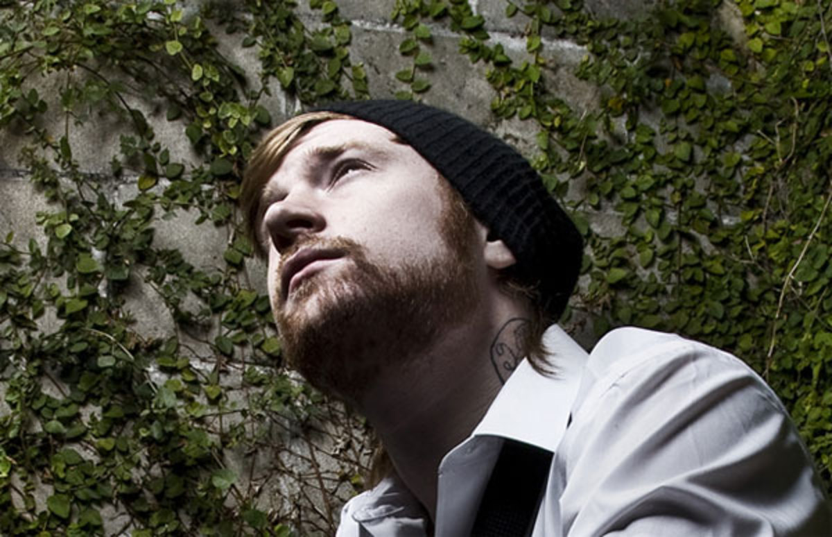 EMAROSAからJonny Craig(Vo)が脱退。Jonnyは古巣DANCE GAVING DANCEに