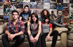 4thアルバムを制作中のMAYDAY PARADE、レコーディング中のスタジオ風景をウェブに公開！