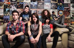 MAYDAY PARADE、本日リリースのニュー・アルバム『Monsters In The Closet』全曲試聴がスタート！