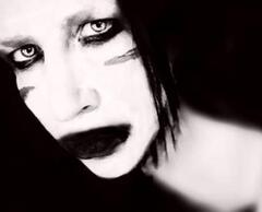 MARILYN MANSON、『Born Villain』より不気味な世界観を醸し出す最新ミュージック・ビデオ「Hey, Cruel World…」を公開！