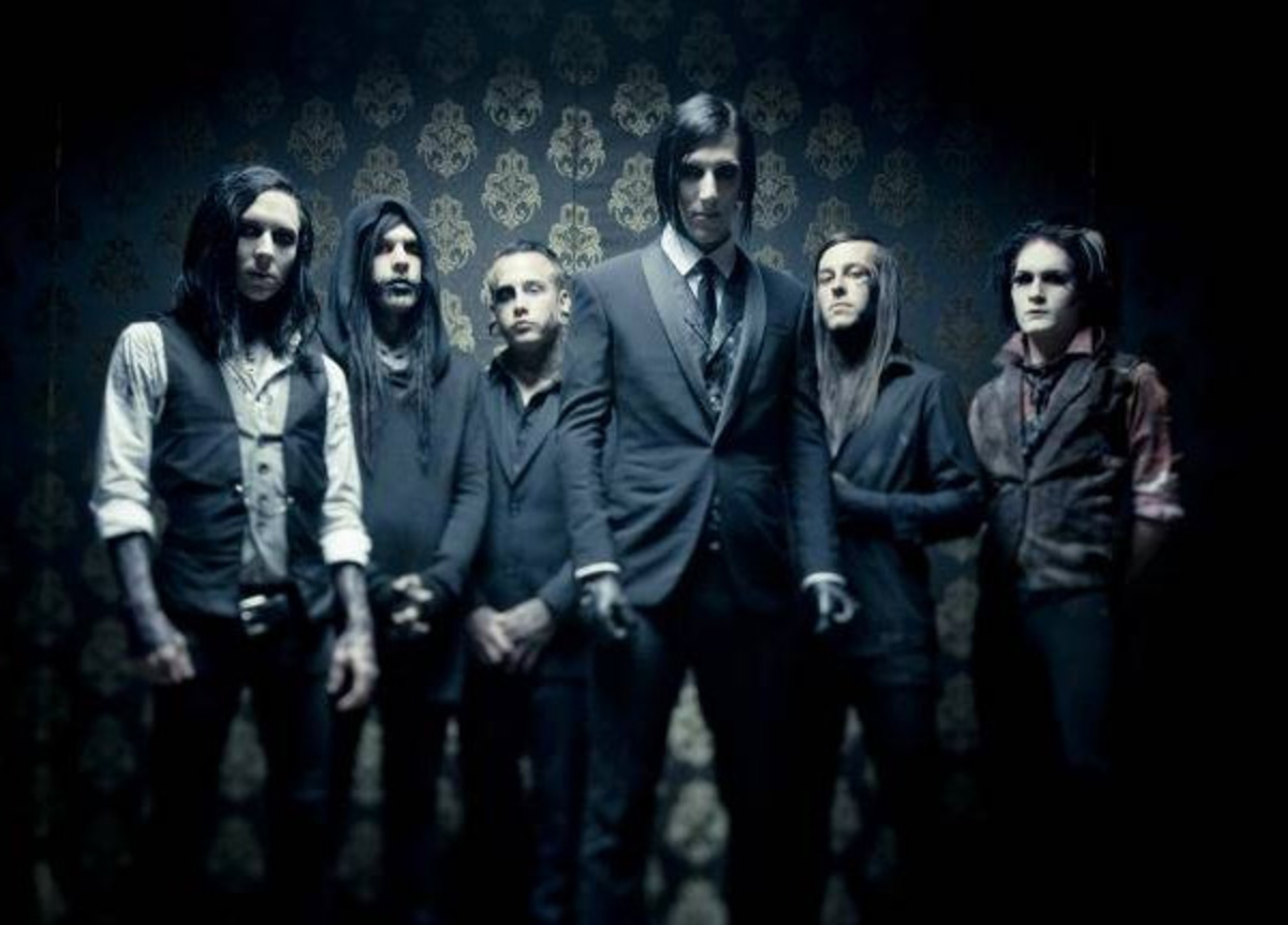 Necessary evil motionless. Motionless in White. Motionless in White 2023. Группа Motionless in White. Моушенлесс инвайт.