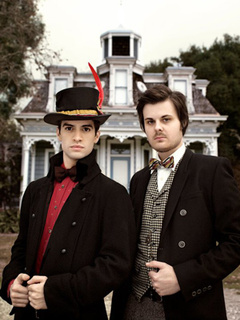 PANIC! AT THE DISCO、Brendon Urie（Vo)が40℃の高熱でダウン＆Tyler Glenn（NEON TREES）らのヘルプによりライヴを敢行！マラリア感染の恐れもあり復帰は未定。