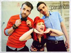 PARAMORE、PACIFIC RIM TOUR 2011の舞台裏動画を公開！チャイナ服のHayleyにもだえ死ぬがよい！！