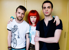 PARAMORE、4月にニュー・アルバムをリリースすることを発表！メンバー脱退を乗り越えて完成したアルバム・タイトルは『Paramore』