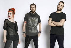 PARAMORE、最新アルバム『Paramore』より「Still Into You」のMVメイキング映像を公開！