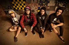 PIERCE THE VEIL、11/25にリリースするドキュメンタリーDVD『This Is A Wasteland』のトレーラー映像を公開！