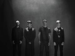 AFI、10/23リリースのニュー・アルバム『Burials』収録曲「No Resurrection」の音源を公開！