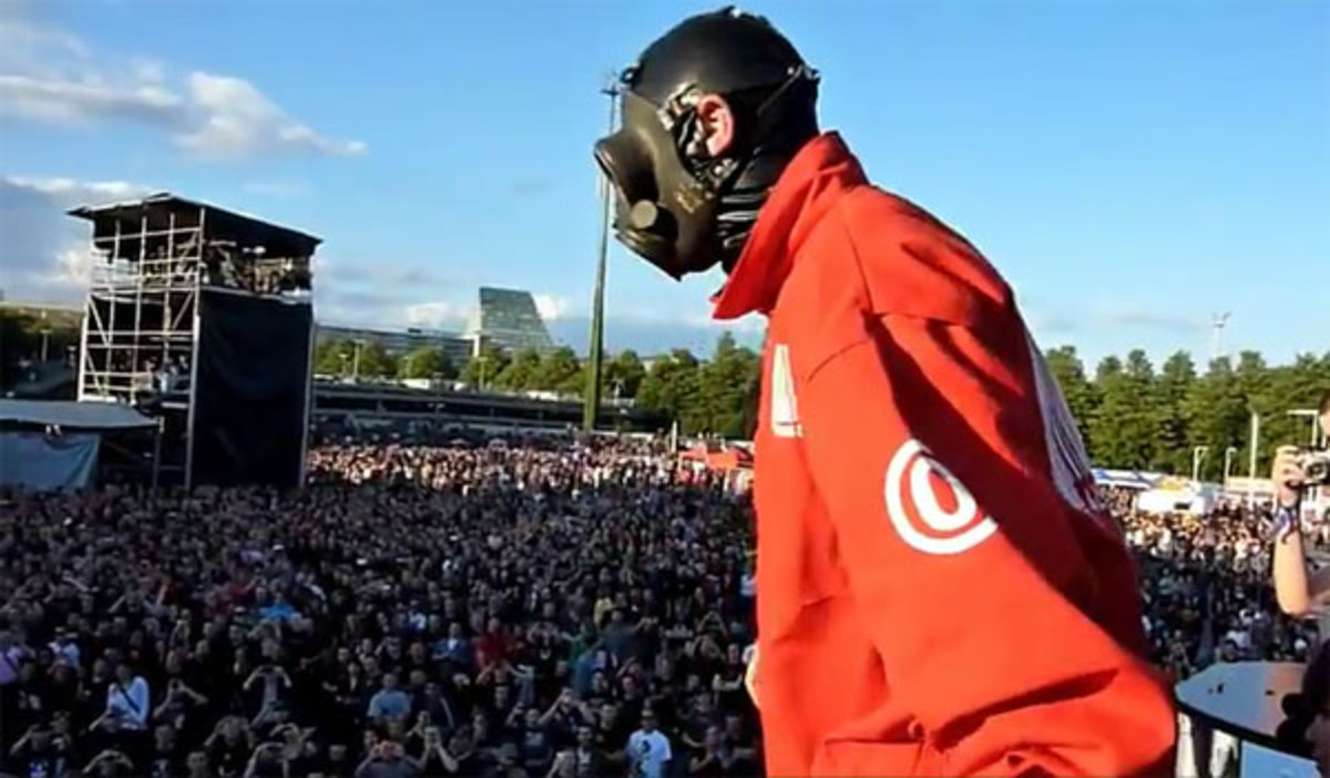 Slipknot 復活 そしてやっぱりやりたい放題のステージ Sidはなんと5mの高さからダイヴ 激ロック ニュース