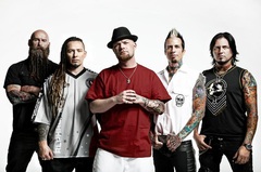 FIVE FINGER DEATH PUNCH、荒野を舞台にした最新MV「House Of The Rising Sun」公開！