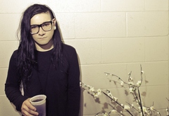 EDM界のモンスターSKRILLEX、自身のゲーム・アプリ"Alien Ride"内で1stアルバム『Recess』収録曲を公開！