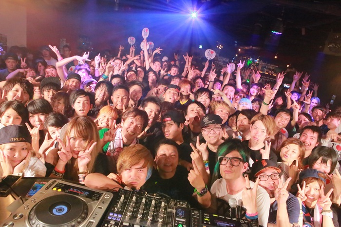 350人以上のロック・ファンが集結しDJ KAORUが8年間の集大成をみせた7/12東京激ロックDJパーティーのフォトショット満載のイベント・レポートをアップ！