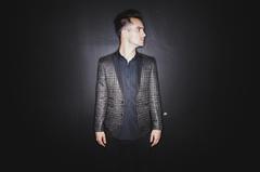 PANIC! AT THE DISCO、最新アルバム収録曲「Girls/Girls/Boys」のディレクターズ・カット版MV公開！