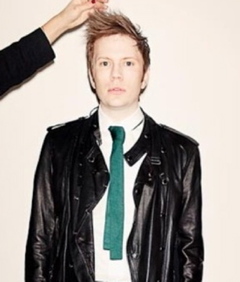 FALL OUT BOYのPatrick Stump（Vo/Gt)、T.I.とLONDON GRAMMARと「Live Your Life」で共演したパフォーマンス映像を公開！