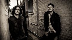 Tom DeLonge（BLINK-182）とIlan Rubin（NINE INCH NAILS）によるANGELS AND AIRWAVES、5thアルバムより「The Wolfpack」のMV公開！