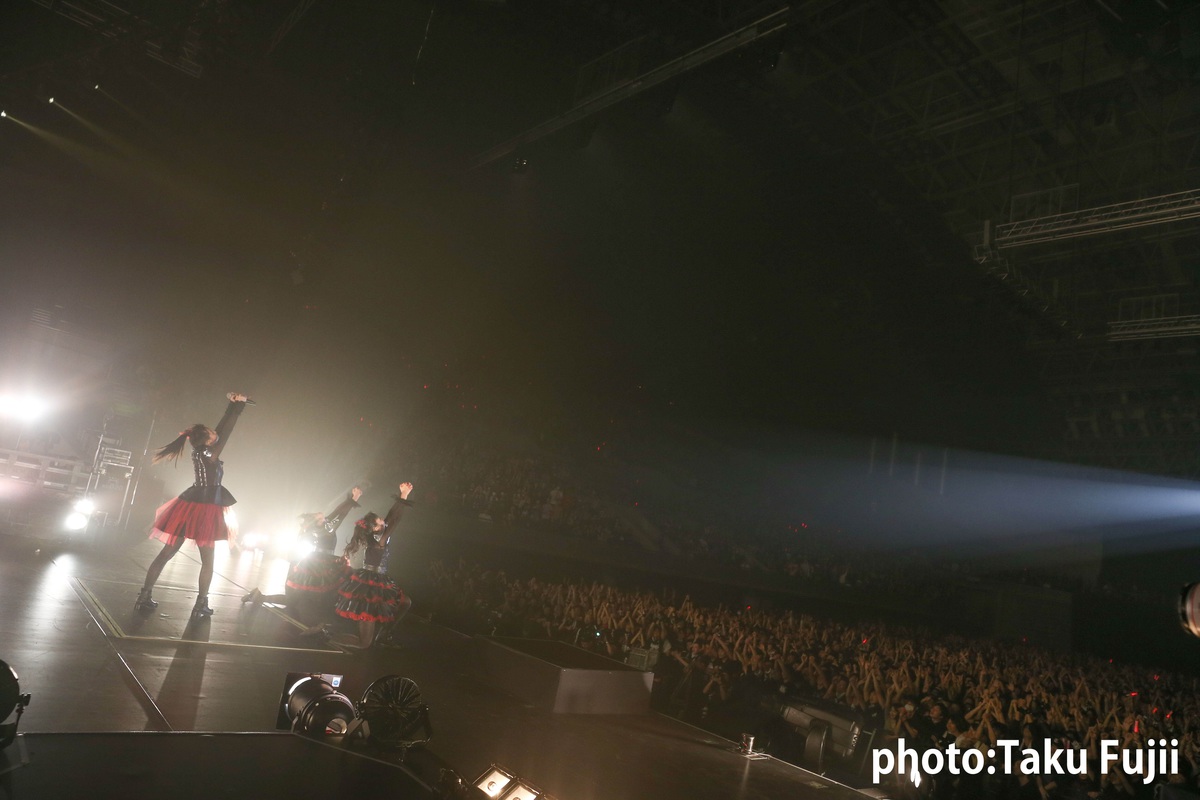 BABYMETAL、10/23より新宿巨大ビジョンにて『LIVE～LEGEND 1999 & 1997