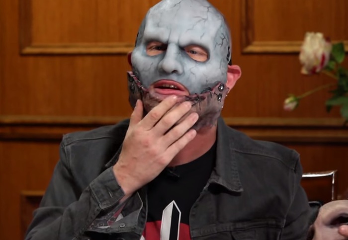 SLIPKNOTのCorey Taylor（Vo）、アメリカのTV番組で新マスクの着用模様を公開！