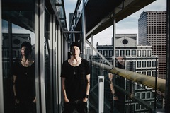 カナダの一匹狼 MANAFEST、来年1/14にニュー・アルバム『The Moment』リリース決定！国内盤ボーナス・トラックにはNOISEMAKERのフロントマンAGがゲスト参加！