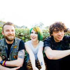 PARAMORE、昨年リリースの4thアルバム『Paramore』のデラックス・エディションを11/24にリリースすることが決定！