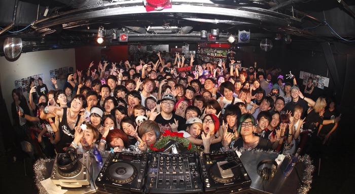 約300人のロック・ファンを動員！年内最後の東京激ロックDJパーティーは大盛況のうちに終了！次回は来年1/10(土)開催！