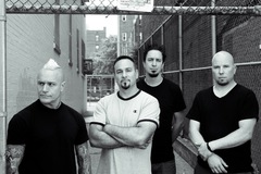 SICK OF IT ALL、スペインのフェスで披露した「Take The Night Off」のパフォーマンス映像公開！