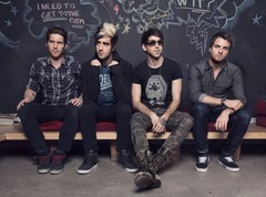 ALL TIME LOW、4月にニュー・アルバム『Future Hearts』のリリースが決定！収録曲よりメンバーがゾンビに変身する「Something's Gotta Give」のMV公開！