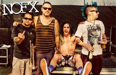 NOFX、1時間を超えるライヴ映像公開！スペインのフェスで繰り広げられた熱狂のパフォーマンスは必見！