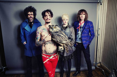 THE DARKNESS、5/27に日本先行リリースされるニュー・アルバム『Last Of Our Kind』より収録曲「Open Fire」音源公開！